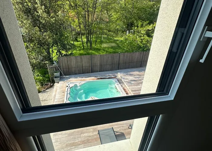 Bord De 85 De Nage Les Conches Villa